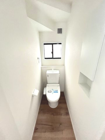 【トイレ】 | 春日市白水ヶ丘2丁目4期　1号棟（全2棟） | 現地写真。1階のトイレです。