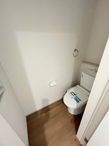 【トイレ】 | 春日市白水ヶ丘2丁目4期　1号棟（全2棟） | 現地写真。2階にもトイレです。