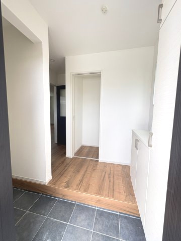 【玄関】 | 春日市白水ヶ丘2丁目4期　1号棟（全2棟） | 現地写真。