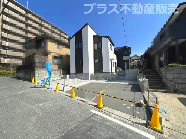 【外観】 | 春日市白水ヶ丘2丁目4期　1号棟（全2棟） | 現地写真。プラス不動産販売なら、現場の全ての棟をまとめてご見学頂けます。