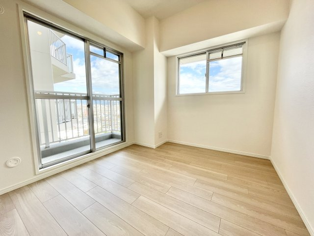 日光ハイツ香里第五の洋室|コンパクトで使いやすい洋室です