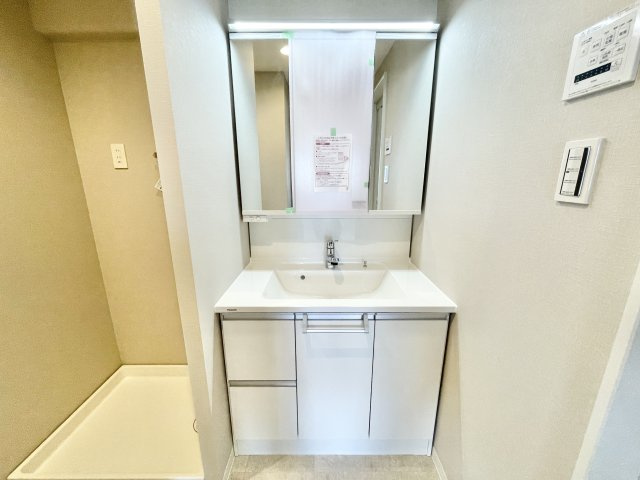 日光ハイツ香里第五の独立洗面台|朝の支度にも助かる、独立の洗髪洗面化粧台