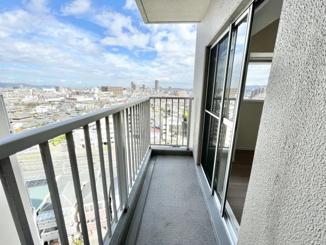 日光ハイツ香里第五のバルコニー|広々としたバルコニーです