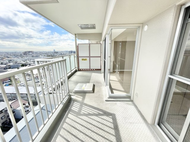 日光ハイツ香里第五のバルコニー|広々としたバルコニーです