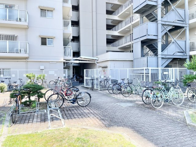 日光ハイツ香里第五の駐輪場