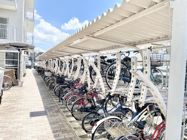 日光ハイツ香里第五の駐輪場