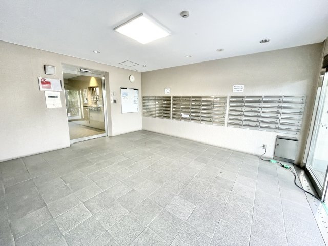 日光ハイツ香里第五のエントランス|清潔なエントランスです