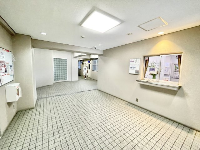 日光ハイツ香里第五のエントランス|毎日通るエントランスはこのようになっています