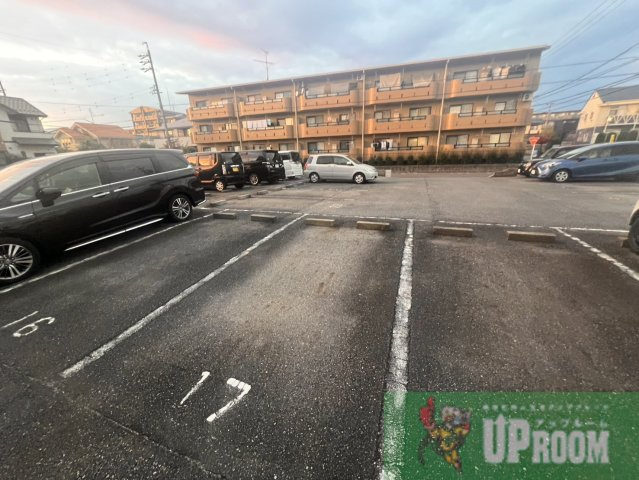 サンフラワーAハイツの駐車場