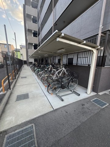 ファーストフィオーレ京都円町の駐輪場|防犯カメラもありセキュリティーも完備しております。