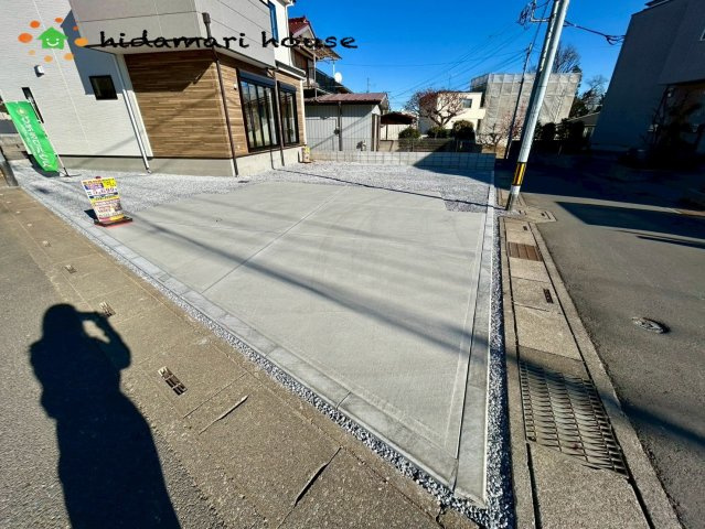 西区西大宮3期　新築戸建　GRACE01の前面道路含む現地写真