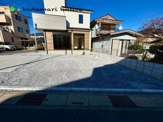 西区西大宮3期　新築戸建　GRACE01の駐車場
