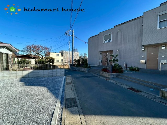 西区西大宮3期　新築戸建　GRACE01の前面道路含む現地写真