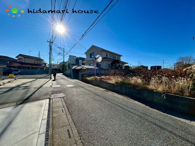 西区西大宮3期　新築戸建　GRACE01の前面道路含む現地写真