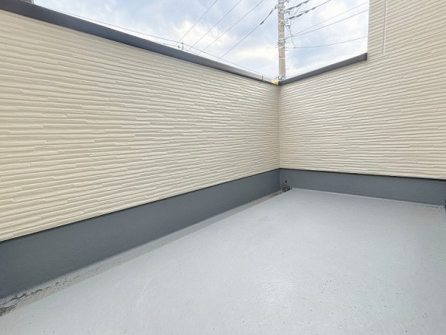 【バルコニー】 | ふじみ野市富士見台　新築一戸建住宅　全1棟　(ふじみ野店) | 陽当たり良くお洗濯に便利な南東バルコニー