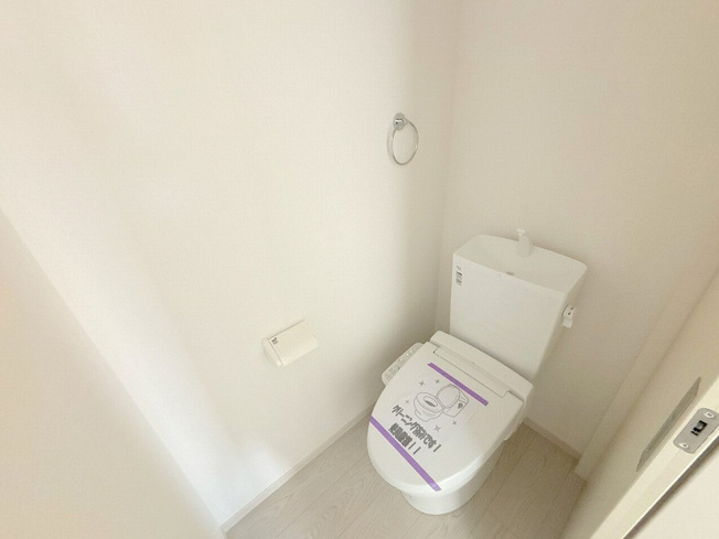 【トイレ】 | ふじみ野市富士見台　新築一戸建住宅　全1棟　(ふじみ野店) | 2階/各階に設置されているので来客時も気兼ねなくお使いいただけます。