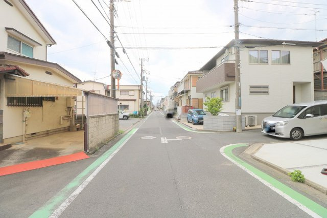 【前面道路含む現地写真】 | ふじみ野市富士見台　新築一戸建住宅　全1棟　(ふじみ野店) | 東武東上線「上福岡」駅徒歩17分(「ふじみ野」駅徒歩19分)の緑豊かな住宅地。