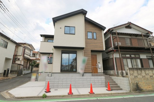【外観】 | ふじみ野市富士見台　新築一戸建住宅　全1棟　(ふじみ野店) | 教育施設や商業施設が近く、暮らしに便利なエリア。(小学校徒歩5分、中学校徒歩8分、スーパー徒歩6分、コンビニ徒歩5分)