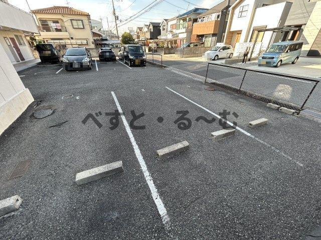 ラ・メゾンエスポワールの駐車場