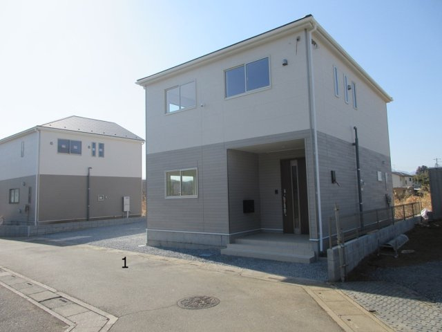 【仲介手数料無料】新築戸建　寄居町赤浜1086-1（全2棟）の前面道路含む現地写真