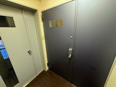 メディコ西新橋ビルの玄関