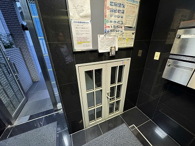 メディコ西新橋ビルのエントランス