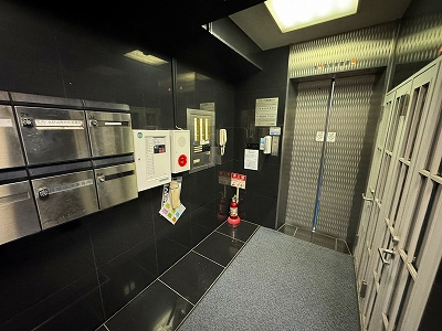 メディコ西新橋ビルのエントランス