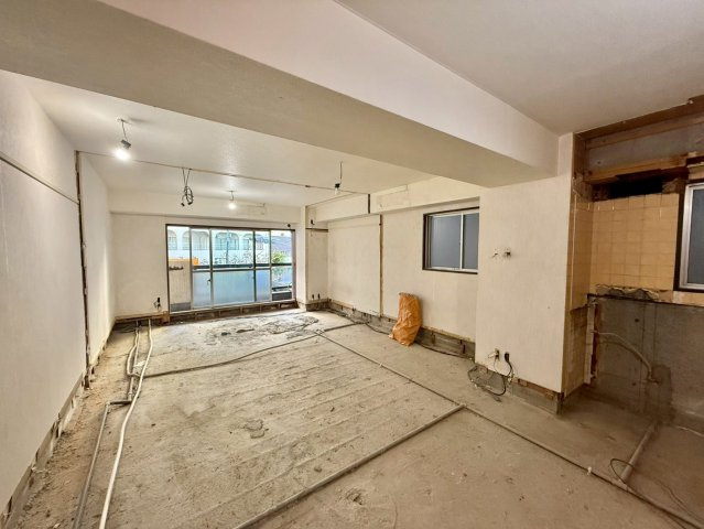 ウェルシャン第２池袋の居間・リビング|12月リノベーション完了予定！！

現地ご見学希望・資料請求などお気軽にお問い合わせ下さい！
03-5990-5201