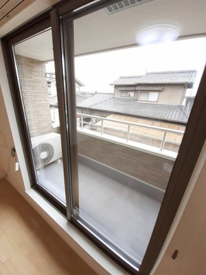 【バルコニー】 | エヴァＦ | お洗濯にも便利なバルコニー付き