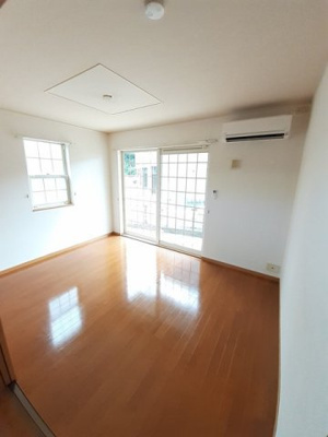 【内装】 | グロースコート | 明るい色調の室内です