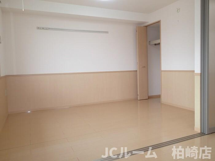 柏崎市大字藤井のアパートの寝室