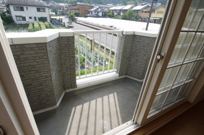 【バルコニー】 | シャン・ド・フルールかも川