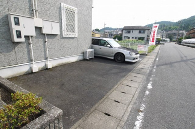 【駐車場】 | シャン・ド・フルールかも川