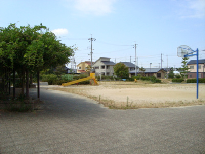 【周辺】 | 冨岡ハイツⅢ | 駅前公園まで80ｍ