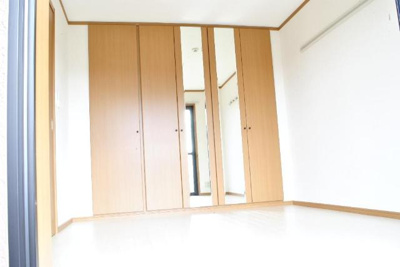 【寝室】 | サニーパレス | 寝室