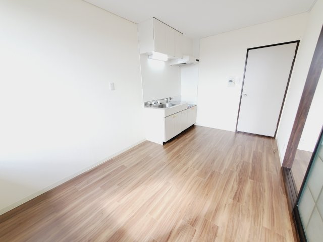 宝山ハイツの居間・リビング