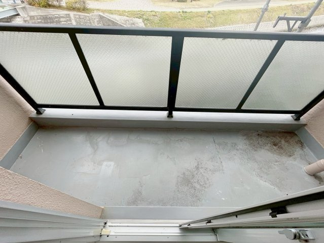 リバーコートのバルコニー|バルコニーからの眺めを楽しみながら食事をしませんか