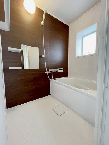 リバーコートの内装|明るい色調の室内です