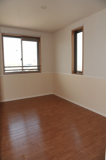 ルシェリア湘南の洋室