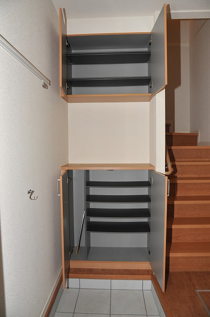 ルシェリア湘南の玄関