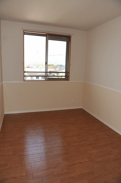 ルシェリア湘南の洋室