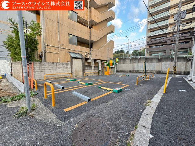 【外観】 | 松戸市小根本 | 新しい家が増えても、空の広さはそのまま。春には桜、夏には青空、秋にはやわらかな光。季節ごとに表情を変える街で、長く暮らせる安心を。