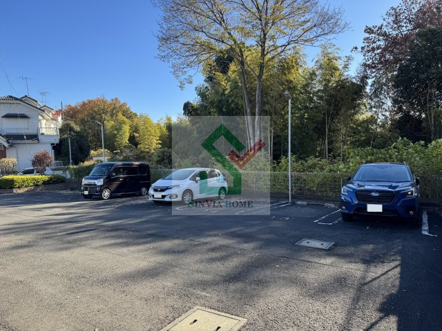 クローカスニイザAの駐車場