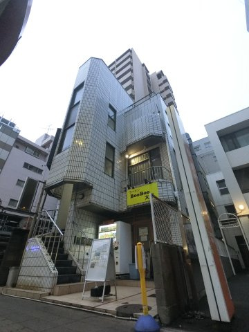 小川ビルの外観
