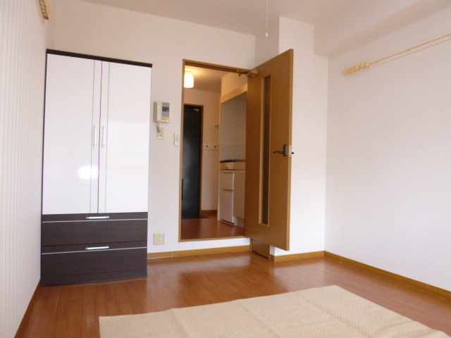 ミヨシマンション幸の洋室