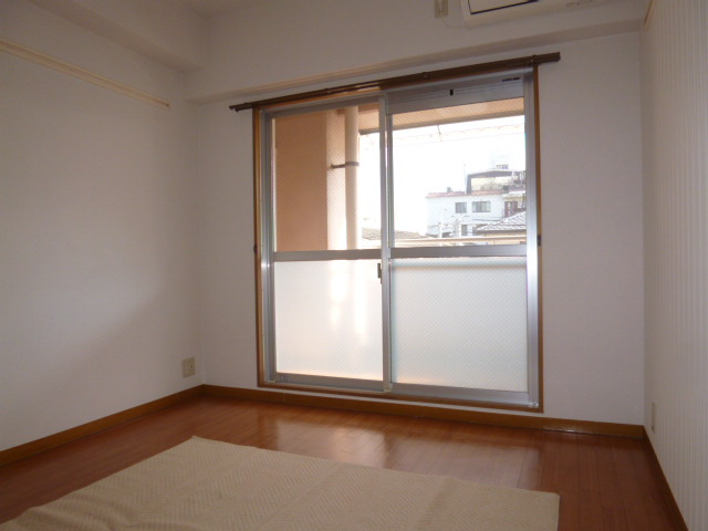 ミヨシマンション幸の洋室