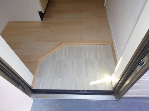 アザーレ・パッシオ生田壱番館の玄関