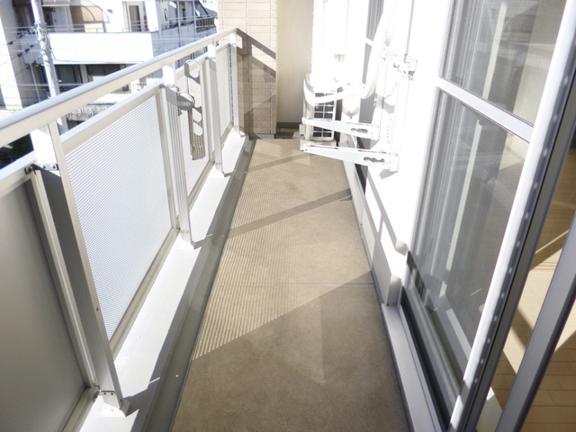 プリムヴェール西尾久のバルコニー|ゆとりのバルコニーは日当たりがいいんです！
