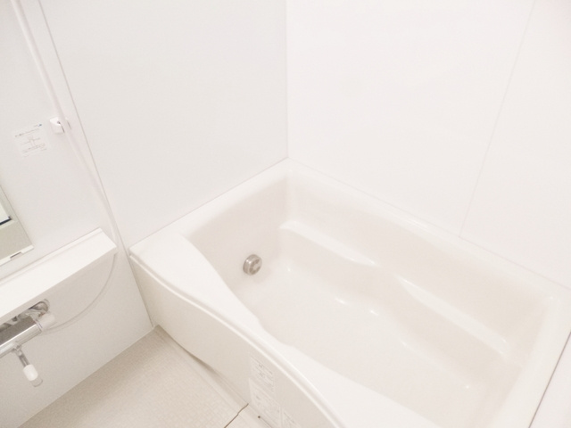 プリムヴェール西尾久の浴室|追い焚き付きの広いお風呂！