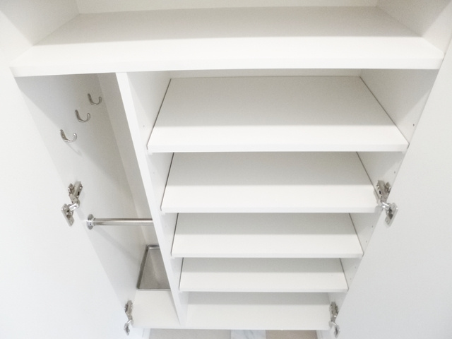 プリムヴェール西尾久の玄関|たっぷり入る靴箱！